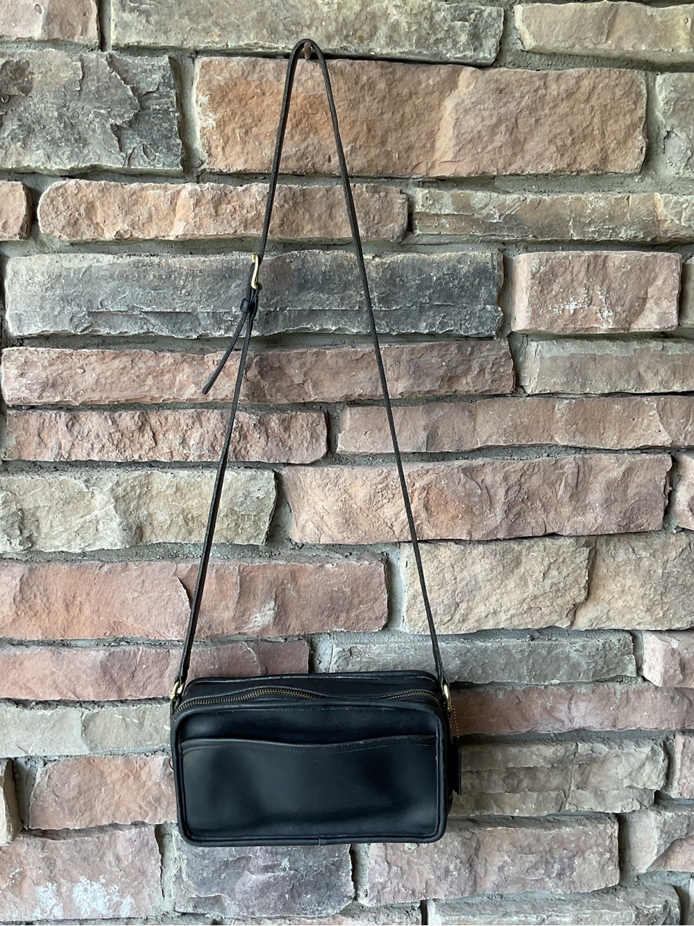 Vintage Coach Black Leather Swingpack 9974 Multi-Compartment Bag - Picture 2 of 16